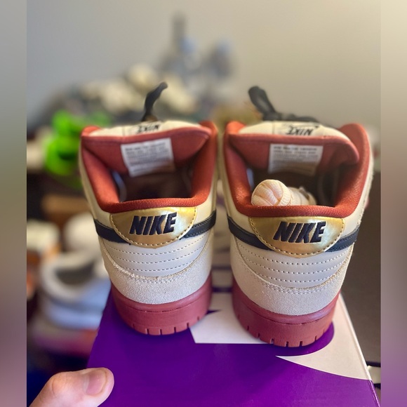 Nike SB Dunk Low Pro - “Hennessy”
Brand new with original everything - SZ 7.5M - Picture 4 of 10